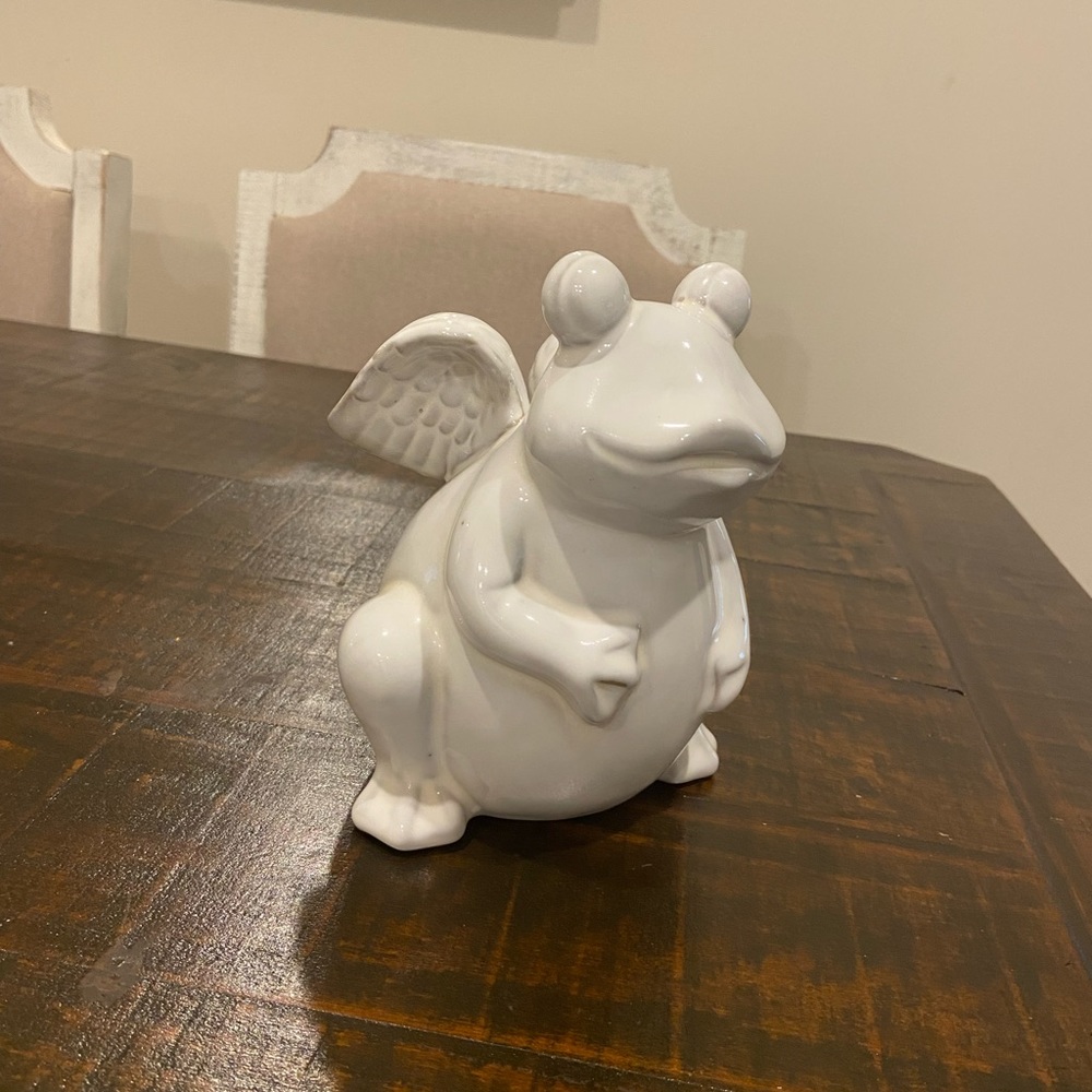 Flying fat frog ceramic